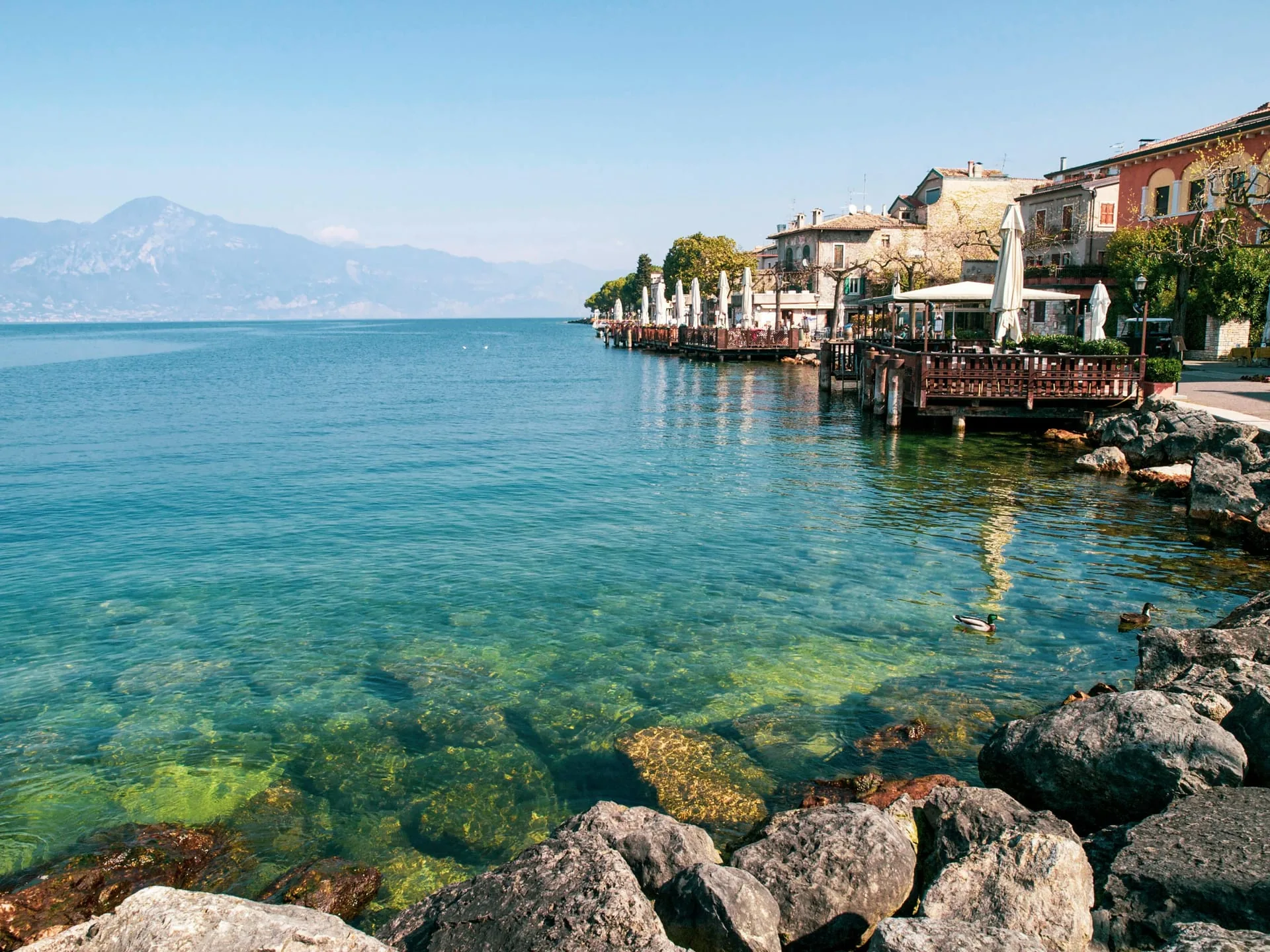 Gardasee — Seeblick auf den Gardasee, Italien